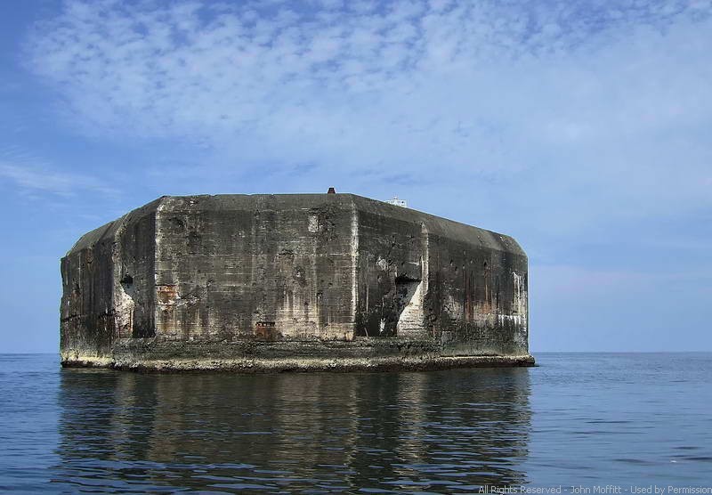 The two Sally ports are visible on the stern, the 14 inch turrets are on the bow end.